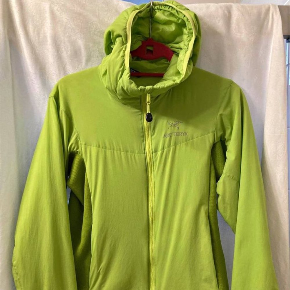 Arc’teryx S women’s Atom LT hoody jacket